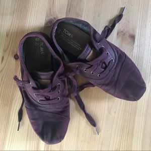 TOMS women’s size 8 slip on shoes